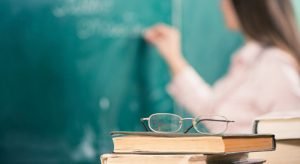 Docente libro anteojos 13mayo2019