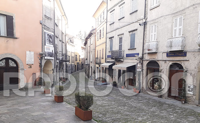 Las calles de Berceto, en la región de Emilia Romagna, permanecen vacías.