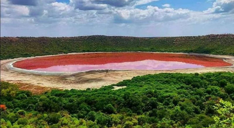 India lago lonar cambio color 30junio2020