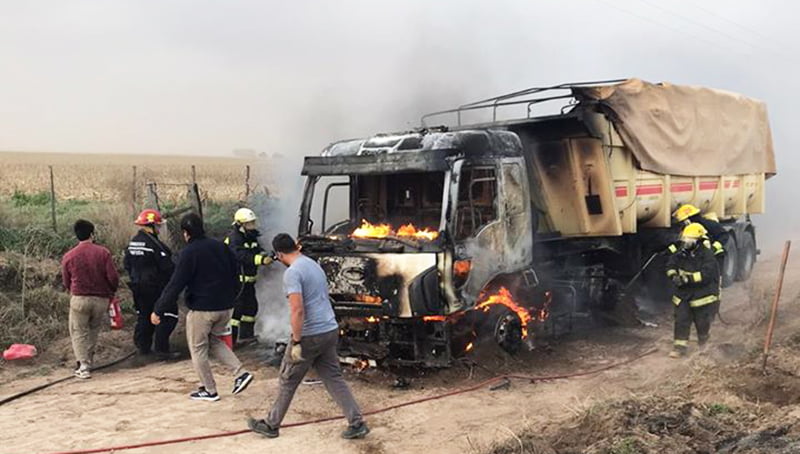 Camion incendiado winifreda 10agosto2020