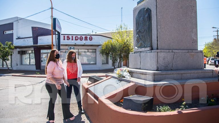102aniversario acto oficial curutchetmonica zumelflorencia ofrenda floral monumento 20setiembre2020