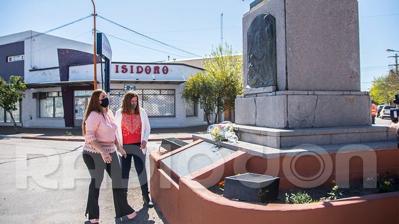 102aniversario acto oficial curutchetmonica zumelflorencia ofrenda floral monumento 20setiembre2020