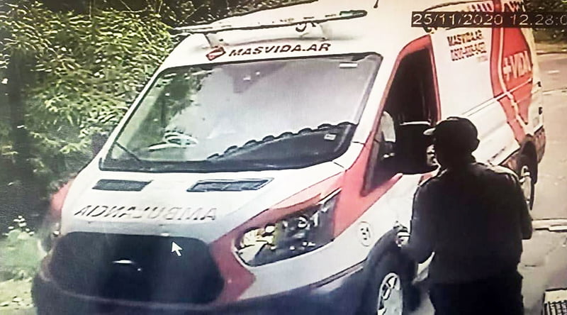 Maradonadiego ambulancia policia 27noviembre2020