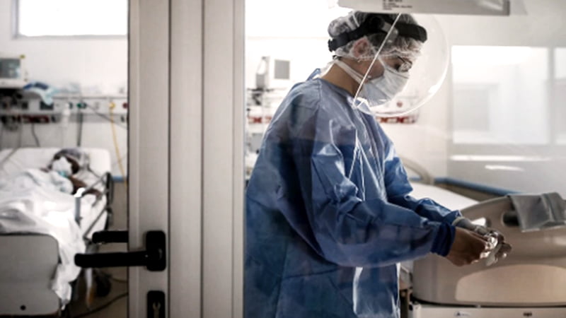 Coronavirus medico terapia pacientes vidrios 17noviembre2020