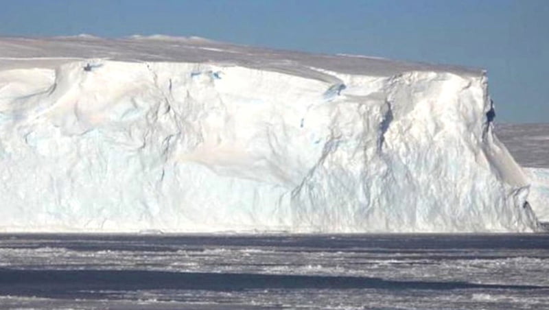 Iceberg Grande Choque 15diciembre2020