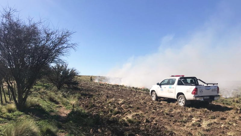 Incendio Campo Defensacivil Camioneta Algarrobodelaguila 20diciembre2020