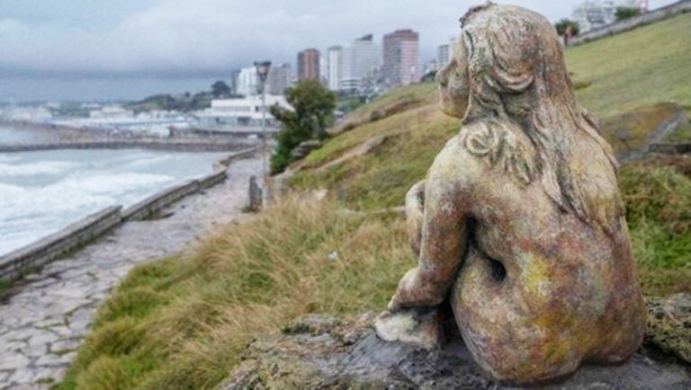 Escultura Misterio Mardelplata Espalda 15febrero2021