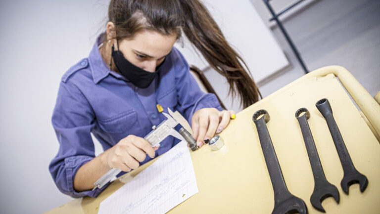 Educacion Tecnica Mujer Herramientas 23mayo2021