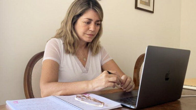 Regidorestela diputada radical corrientes computadora 7mayo2021