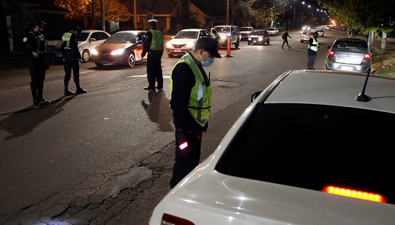 Transito Controles Autos Policia Nocturna 16mayo2021