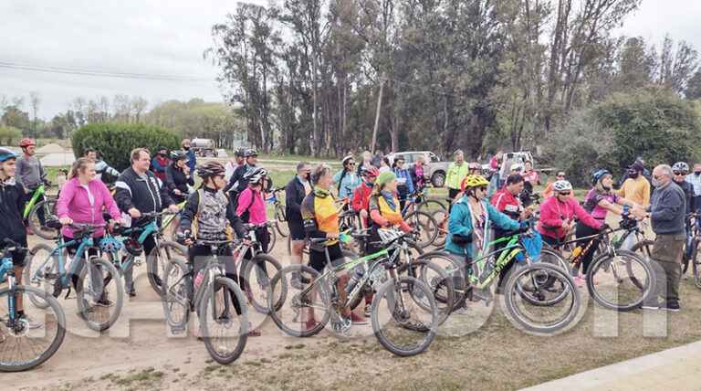 Ciclistas castex biciperegrinacion coloniasanjose 22setiembre2021