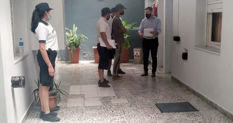 Detenidos policia inhibidores alarma santarosa 12diciembre2021