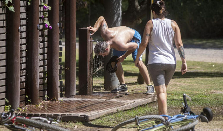 Ciclistas ola calor agua refresco 12enero2022