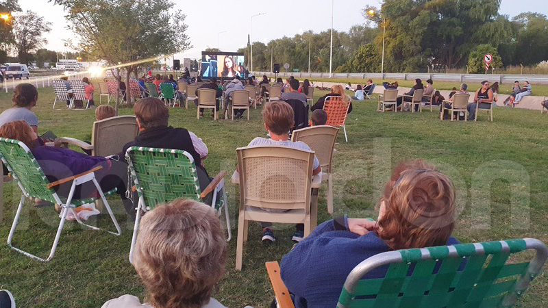 Cineconvos airelibre pelicula castex 1marzo2022