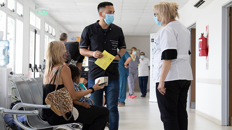 Coronavirus enfermera barbijo hospital 16abril2022
