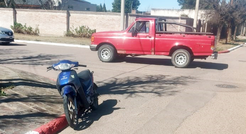 Choque Camioneta Motocicleta Castex 19agosto2022