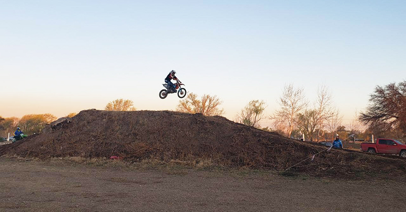 Motociclista parquedelaprehistoria salto 28agosto2022