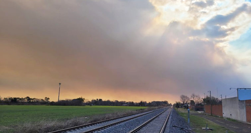 Humo Vias Ferrocarril Bsas 27diciembre2022