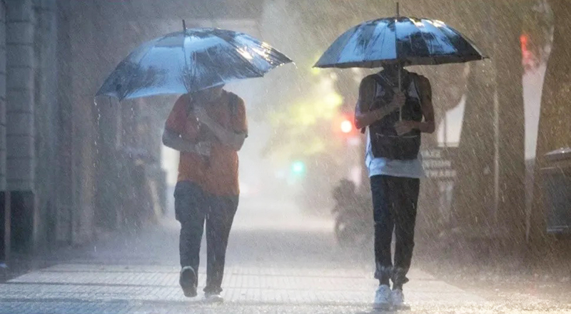 Tormenta Lluvias Personas Paraguas 31enero2023