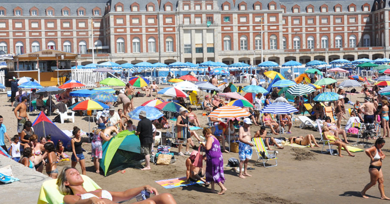 Mardelplata turistas playa centro 1febrero2023