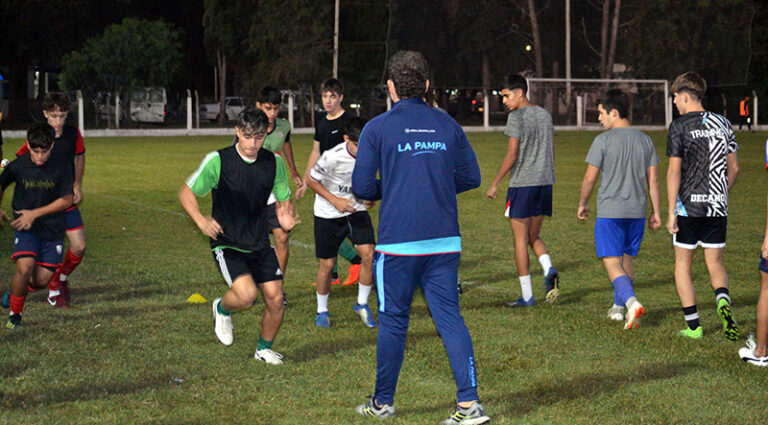Juegosaraucania concentracion generalpico futbolistas entrenamiento 30abril2023