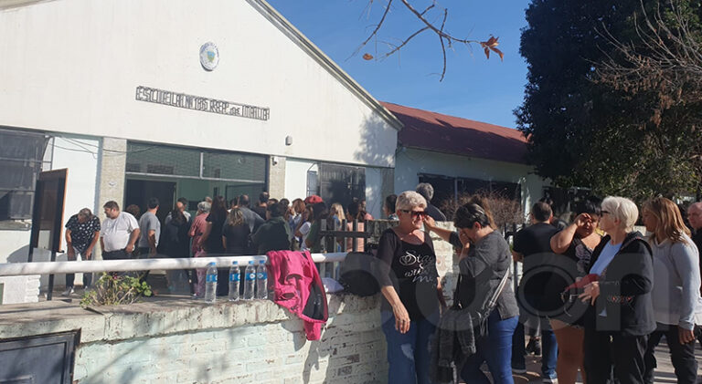 Elecciones2023 votantes escuela195 14mayo2023