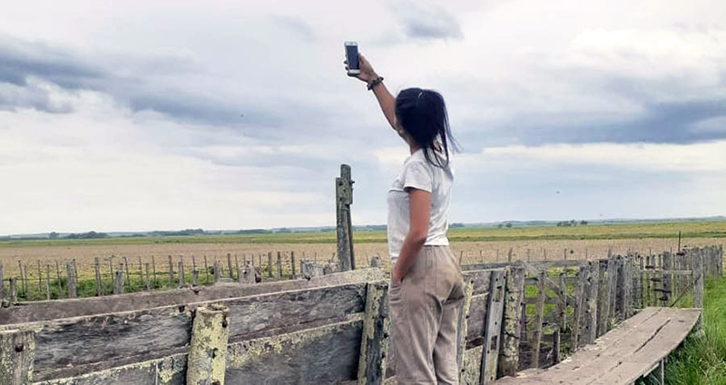 Internet Campo Mujer Smartphone 7mayo2023