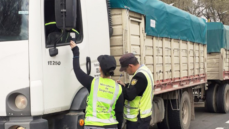 Transito control camionero policia lapampa 17julio2023