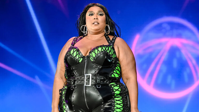 Lizzo Denuncia Bailarines