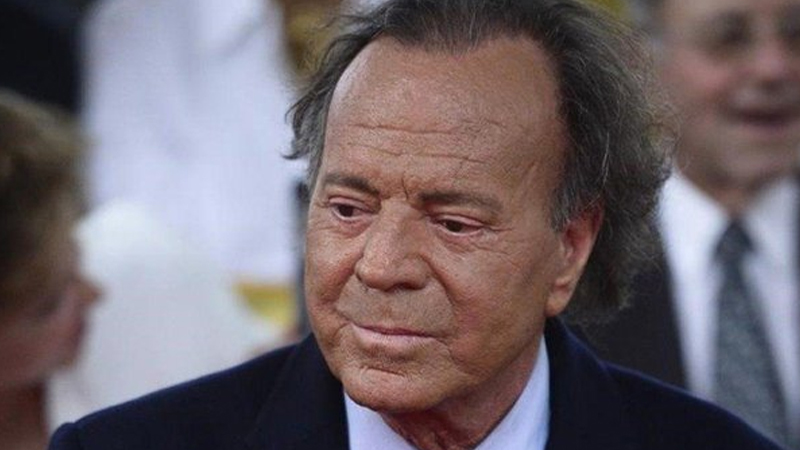 Julio iglesias comida aeropuerto