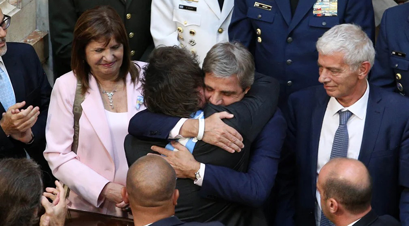 Mileijavier Caputoluis Abrazo 4marzo2024