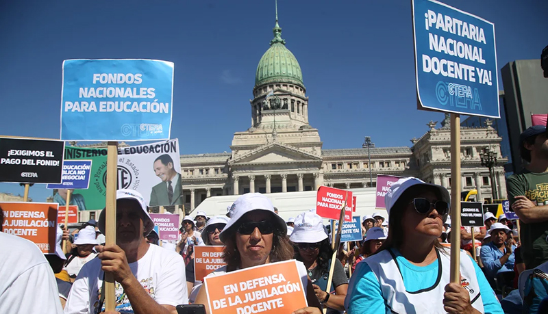 Docentes Protestas Carteles Congreso 2abril2024