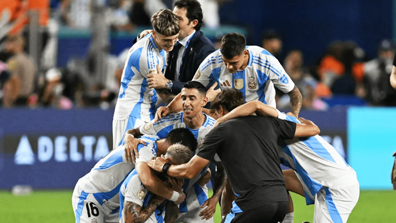 Copaamerica argentina abrazo jugadores 15julio2024