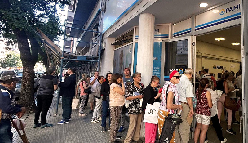 Jubilados pami cordoba vereda 5diciembre2024