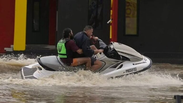 Bahiablanca motodeagua brunalucas alvareznicols 10marzo2025