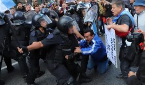 Jubilados marcha policia agresion manifestante 12marzo2025