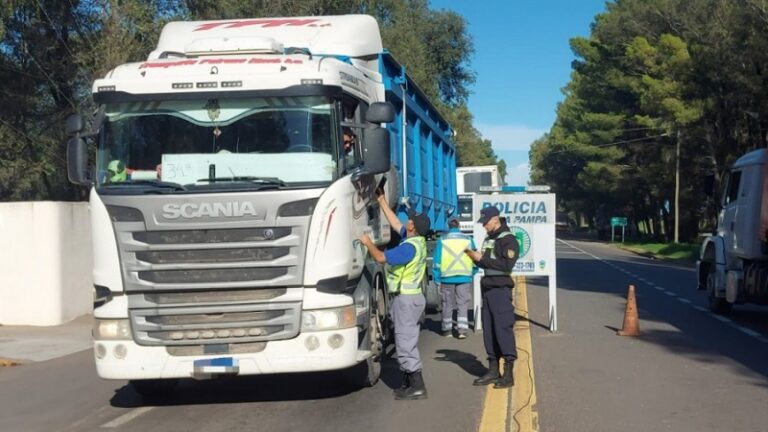 Transito controles policia camion 18marzo2025