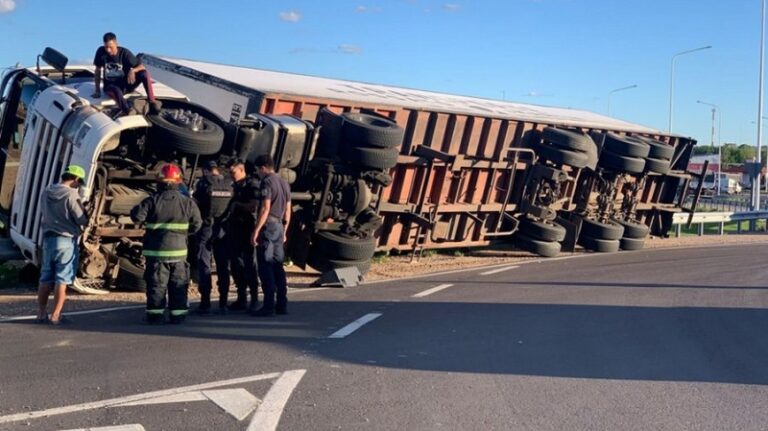 Vuelco Camion Travesiaurbana Generalacha 8marzo2025