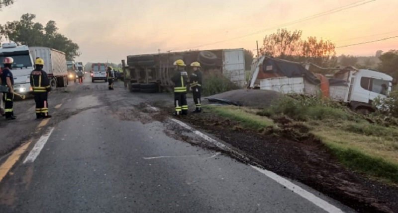 Vuelco camionero castex rutanacional33 venadotuerto 17marzo2025 1