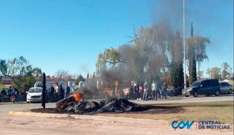 Cerronegro ceramicos despidos protesta olavarria 25abril2025