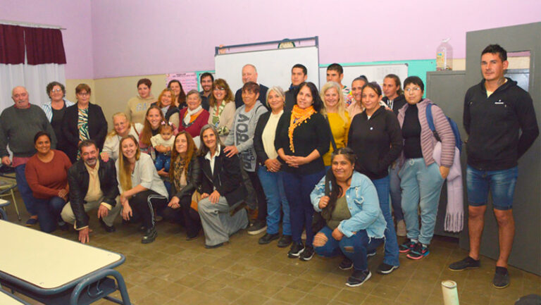 Educacion extensionaulica estudiossecundarios adultos rolon 23abril2025
