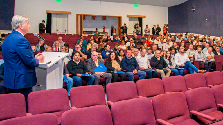 Ziliottosergio intendentes entrega creditos maquinariasmunicipales 21abril2025