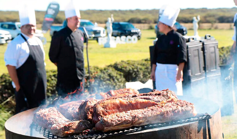 Asado parqueluro cocineros 29abril2025