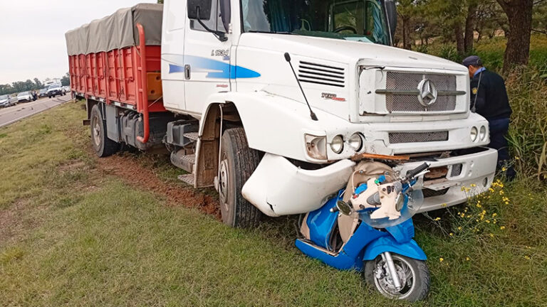 Choque camion moto arata caleufu rutaprovincial4 22abril2025