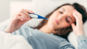 Fiebre mujer termometro 30abril2025