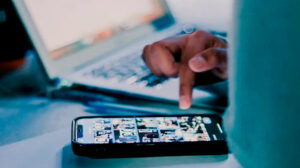 Redessociales instagram smartphone notebook 25abril2025