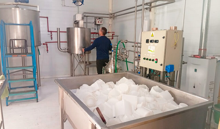 Lacomunitaria cooperativa planta lactea trabajador 9mayo2025