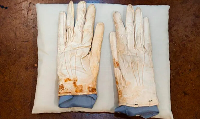 Lincolnabraham guantes sangre 25mayo2025