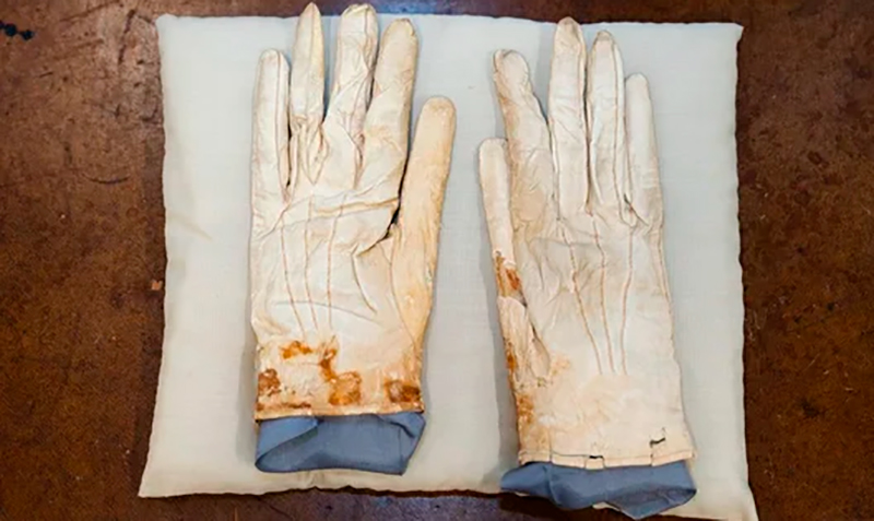 Lincolnabraham guantes sangre 25mayo2025