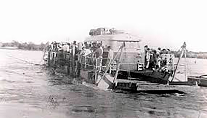 Puentedique barcazas archivo 25demayo